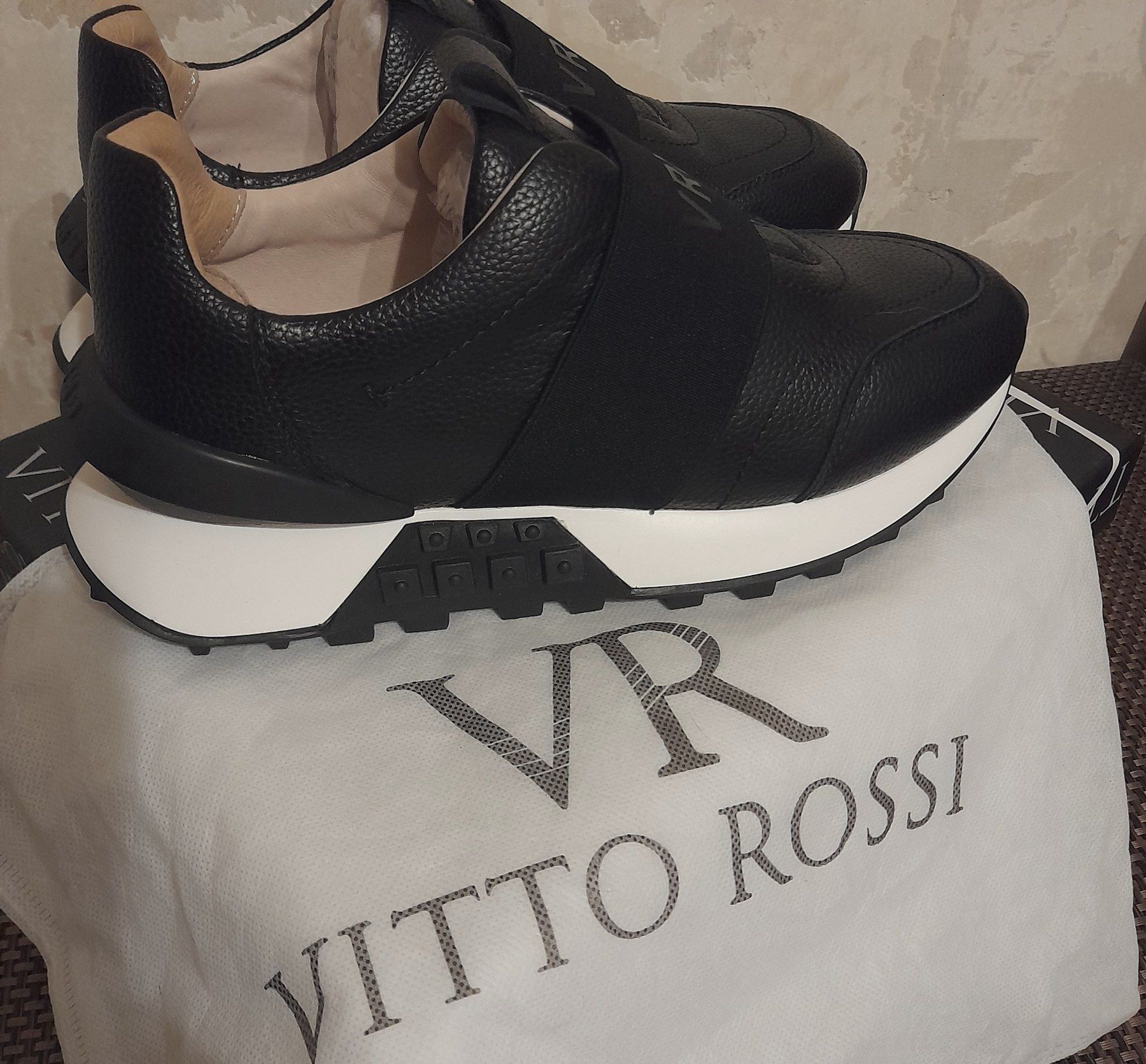 Женские кроссовки Vitto Rossi