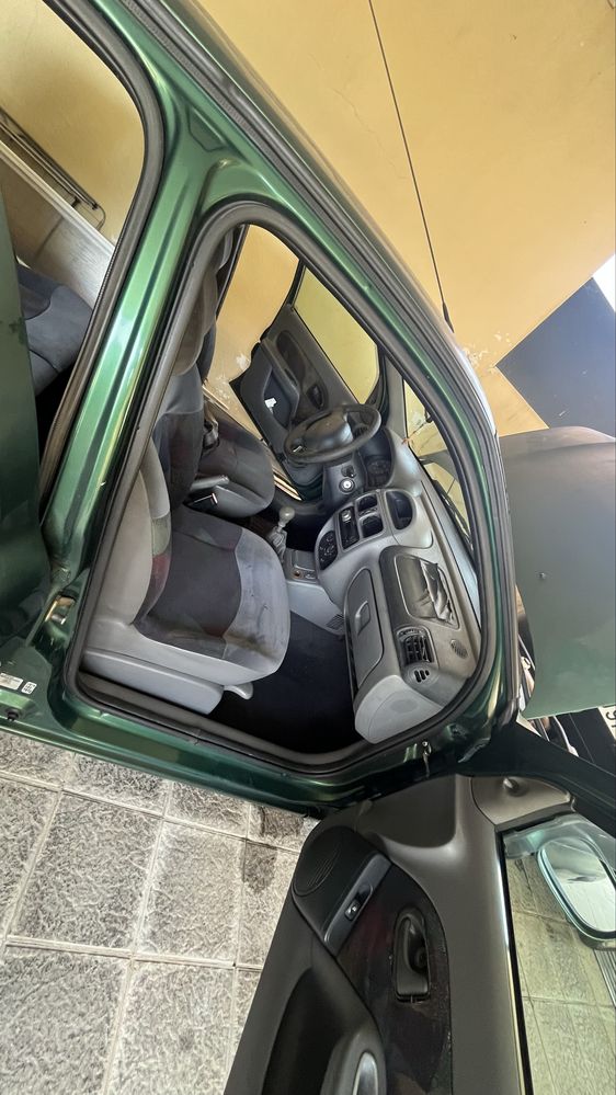 Renault clio 1.4 gasolina , vendo pela melhor oferta