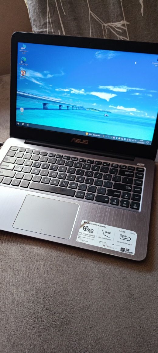 Asus r416s Intel 4core 2,4ghz dysk  128gb emmc szybki do internetu
