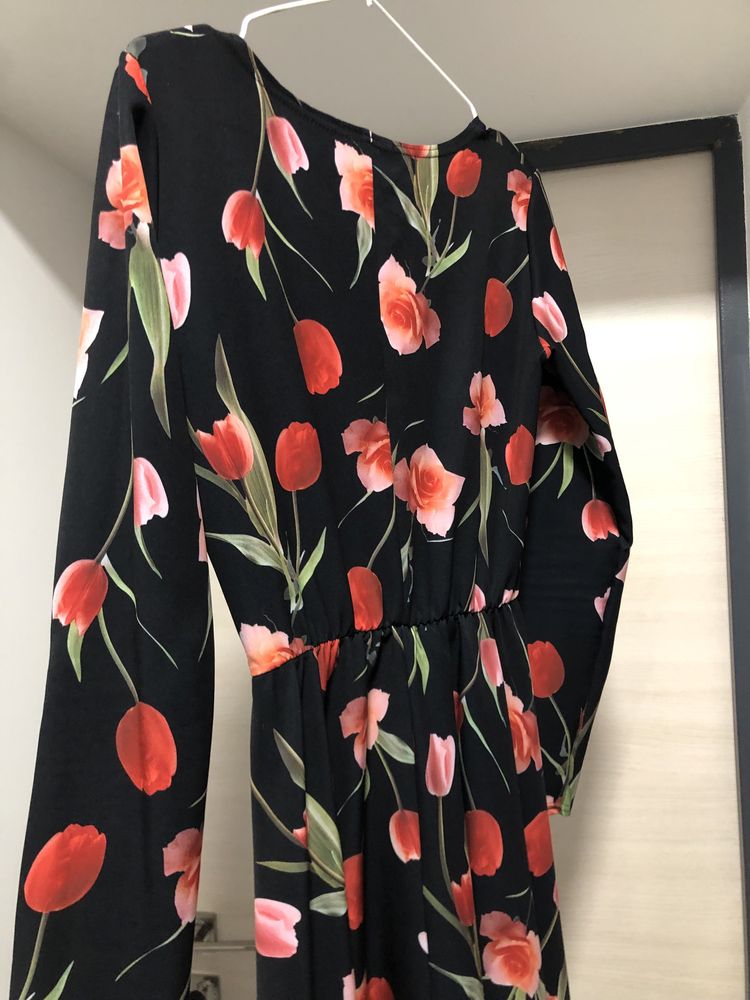 Плаття з тюльпанами