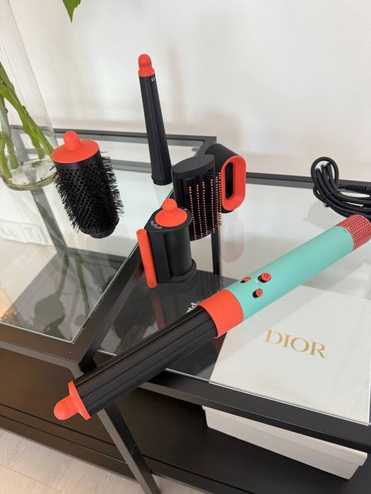 Стайлер для волосся з насадками у стилі Dyson