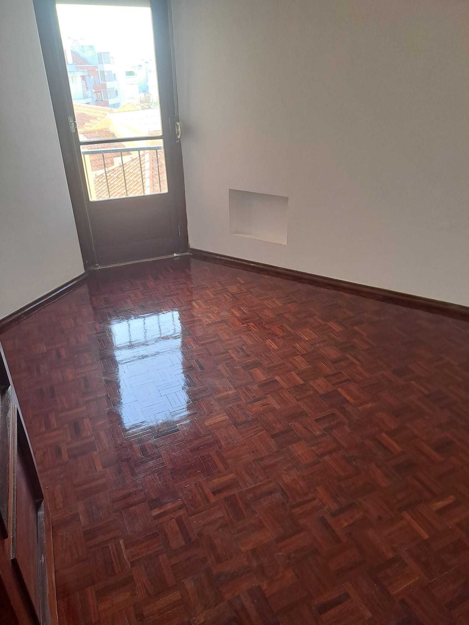 T2 Alto São João, cozinha semi-equipada