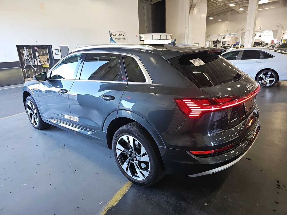 Audi e-tron Premium Plus 2022 ауди