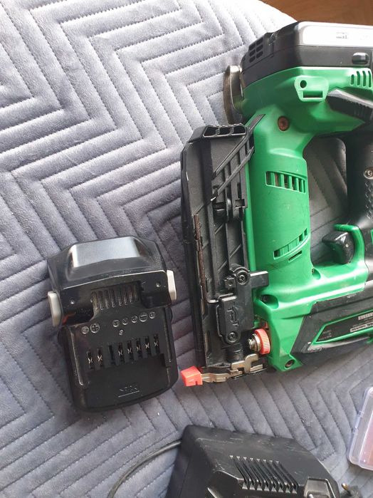 MetaboHPT/Hikoki HITACHI/ gwozdziarka NP 18DSAL z osprzetem stan super