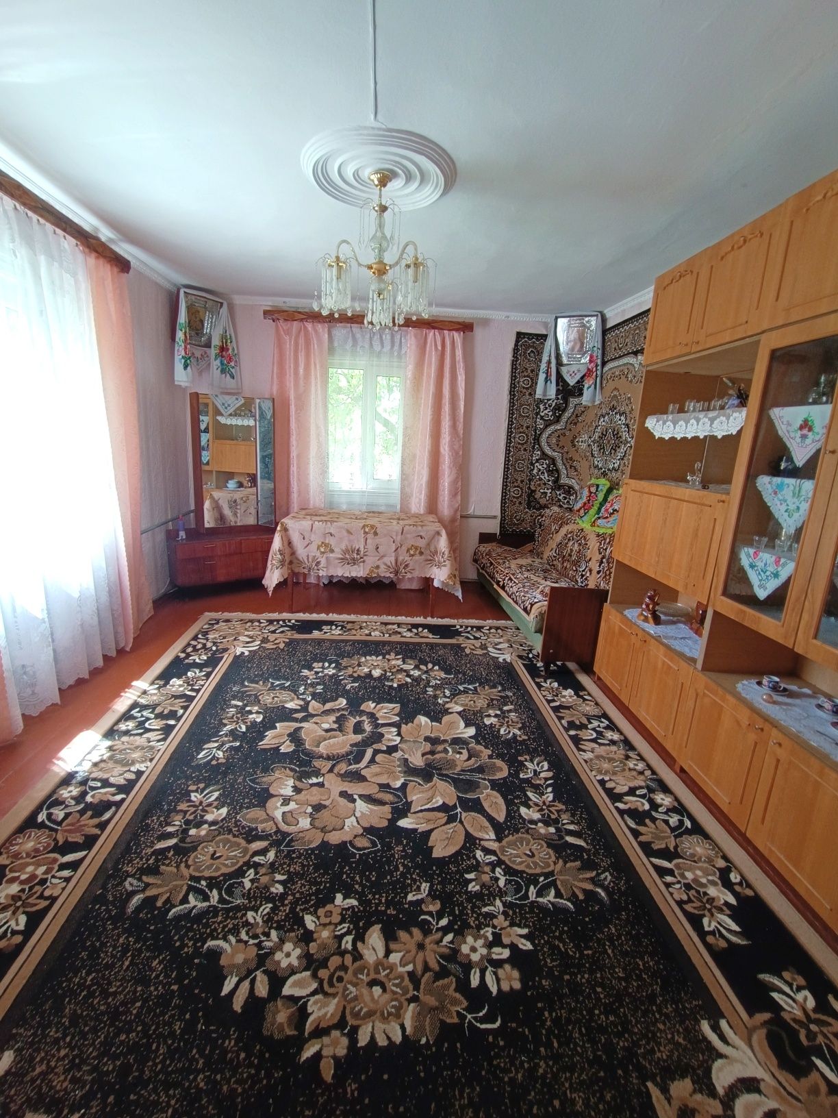 Продам будинок у селі Бродівське, 33 км від Рівного.