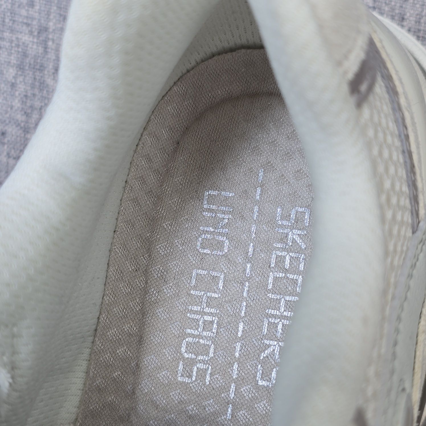 Жіночі кросівки Skechers кремові