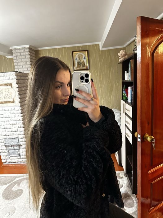 Продам трендову теплу чорну Шубку