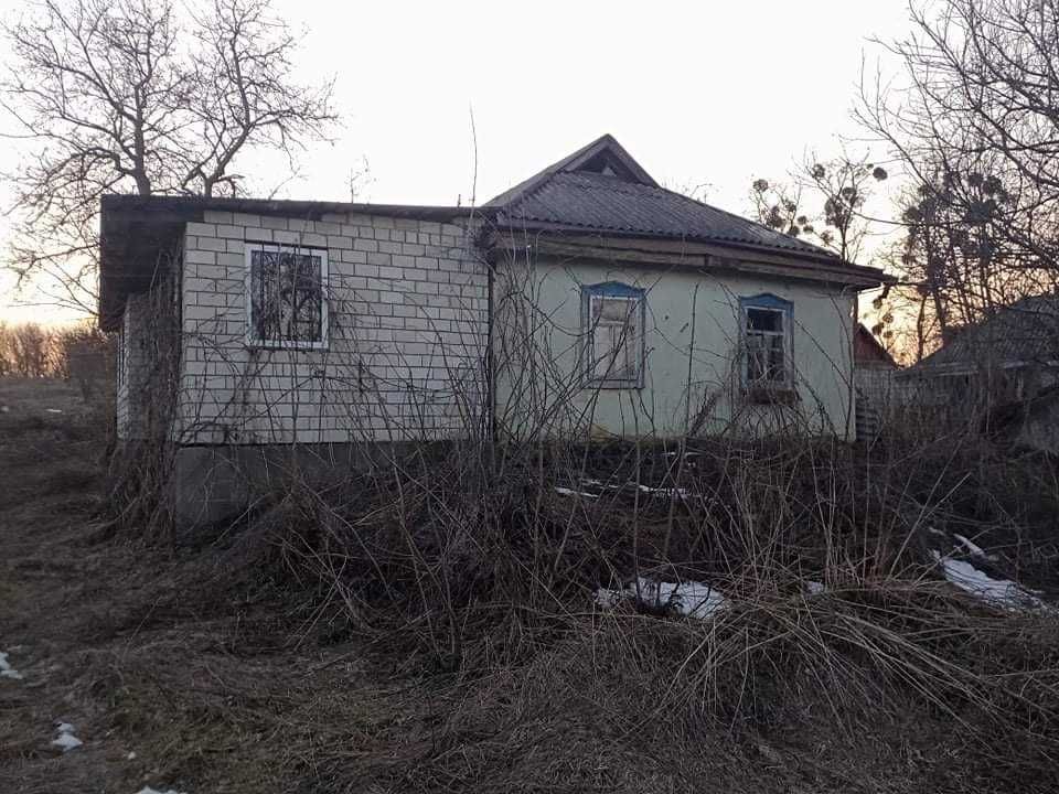 Продається земля в селі з 2 будинками. Село Бобрица, Черкаской обл.