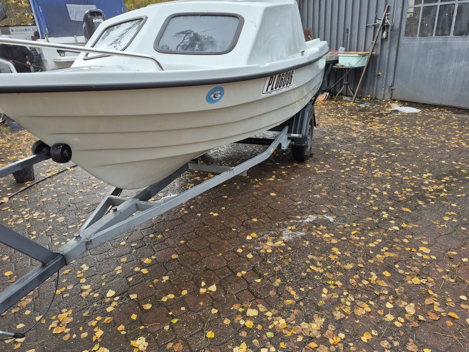 Łódz kabinowa 430  yamaha 55km