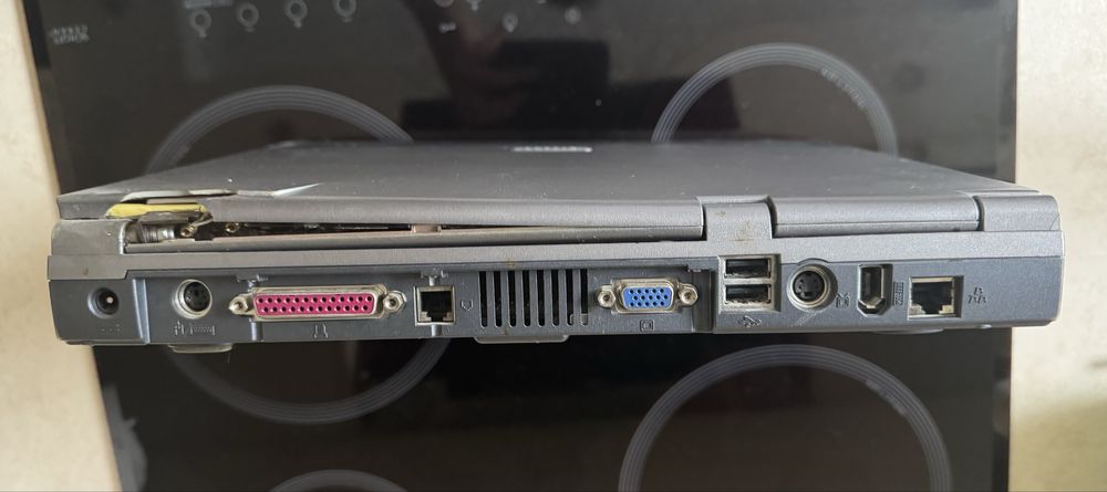 Laptop Hyrican D22ES Windows XP