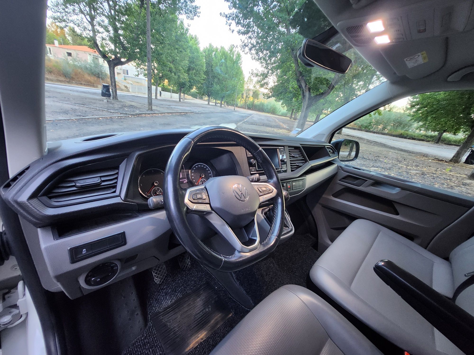 Volkswagen transporter 2.0 TDi Iva dedutível (preço inclui iva )