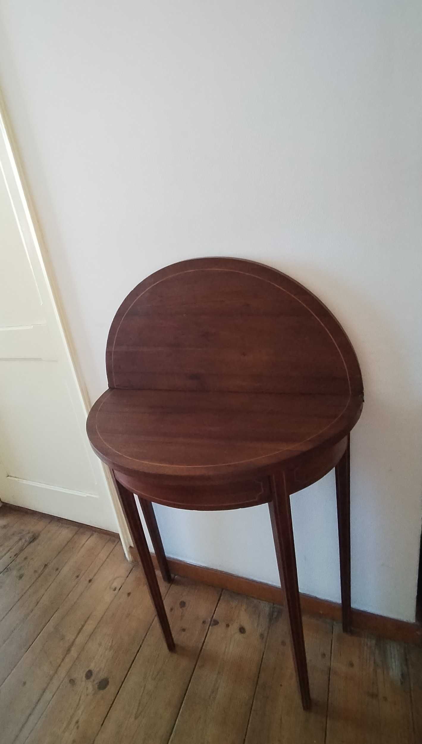 Mesa/consola antiga dobrável em meia-lua | Madeira com marchetaria