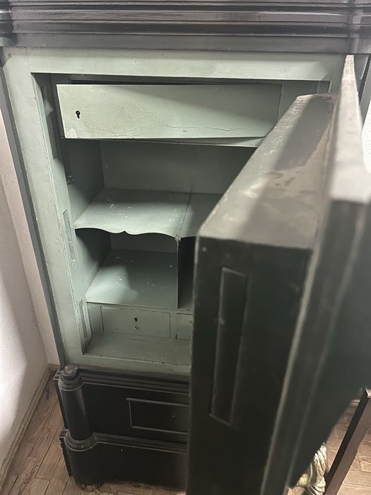 Cofre antigo em ferro