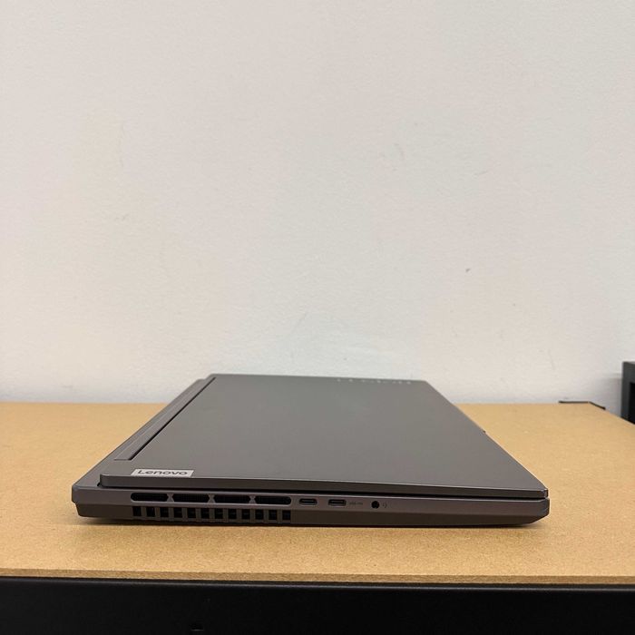 Lenovo Legion Slim 5 { Ryzen5 7640HS | DDR5 16gb |512 SSD} SV08127