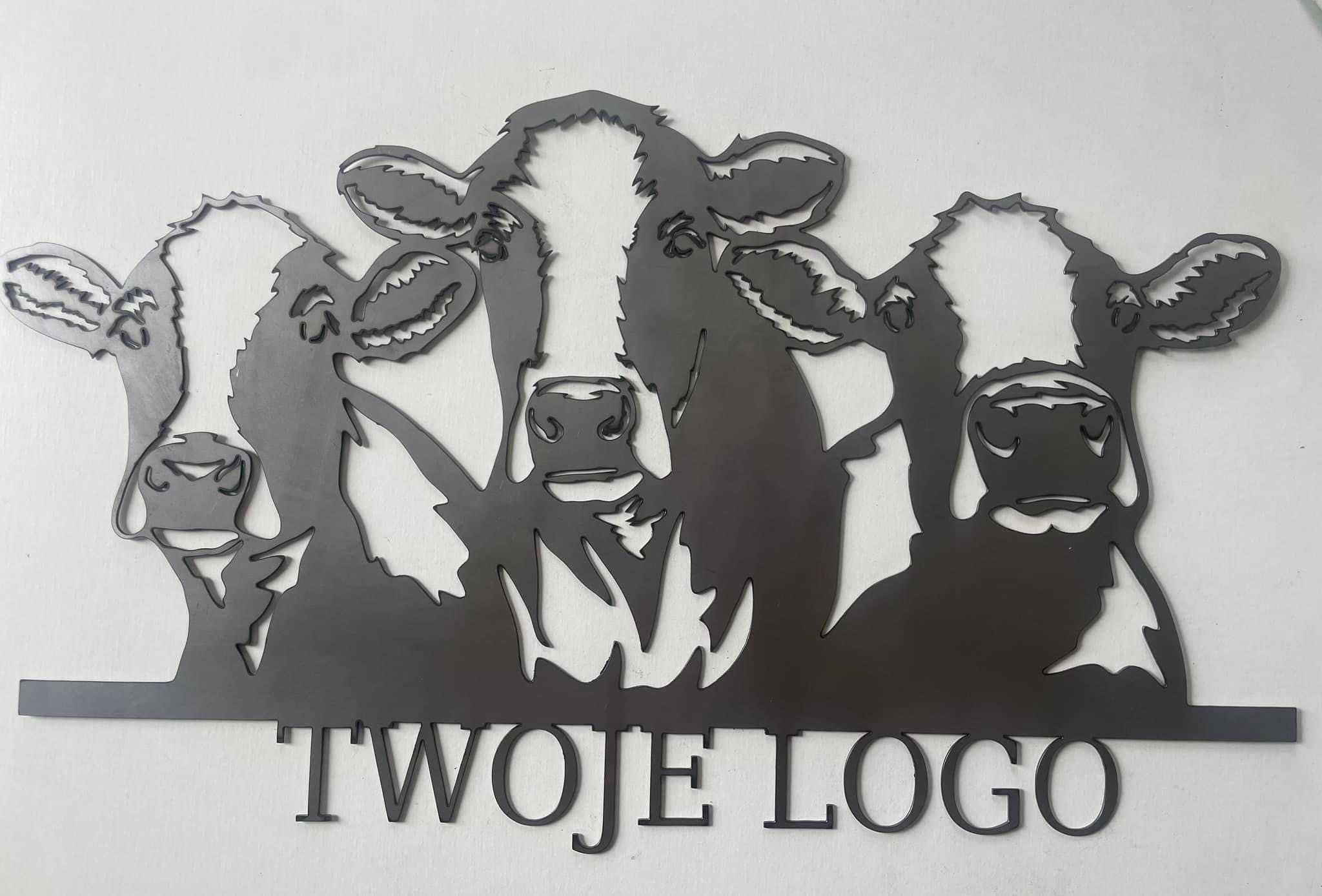 Krowy wycinane z blachy na oborę