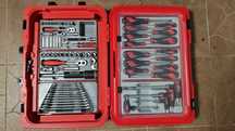 Profesjonalna walizka narzędziowa Teng Tools SC01 - 110 elementów.