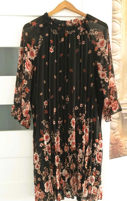 Śliczna sukienka plisowana