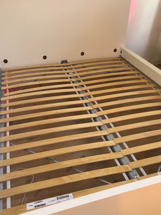 IKEA Malm Cama e Mesa de Cabeceira