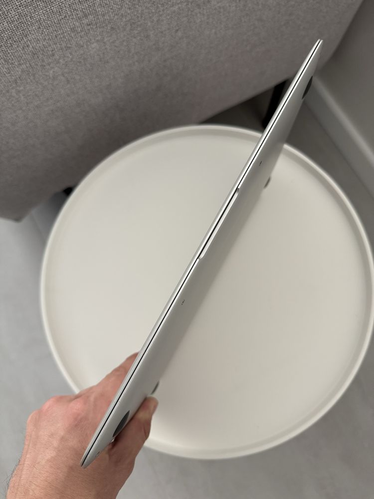 Macbook Air 13 2017 ( i7 2.2/3.2 Ghz, 8 gb Ram, 256GB ssd, 94% АКб )
