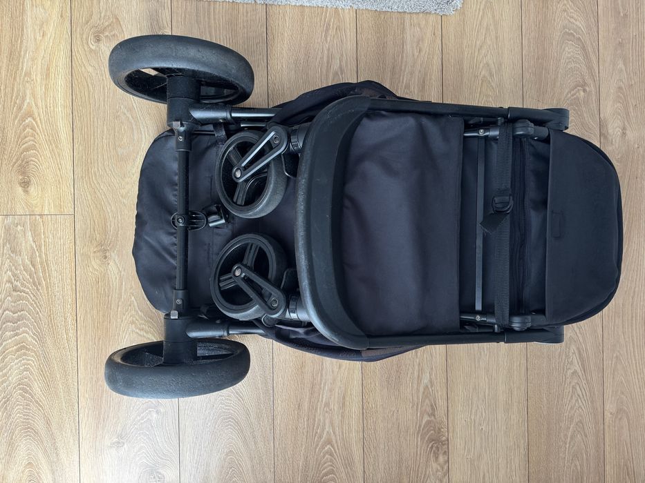 Wózek spacerowy Kinderkraft GRANDE PLUS czarny z brazową rączką