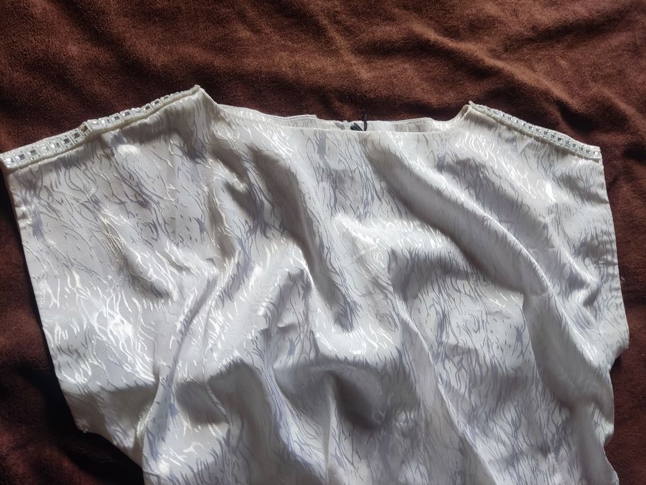 Віддам нові жіночі плаття