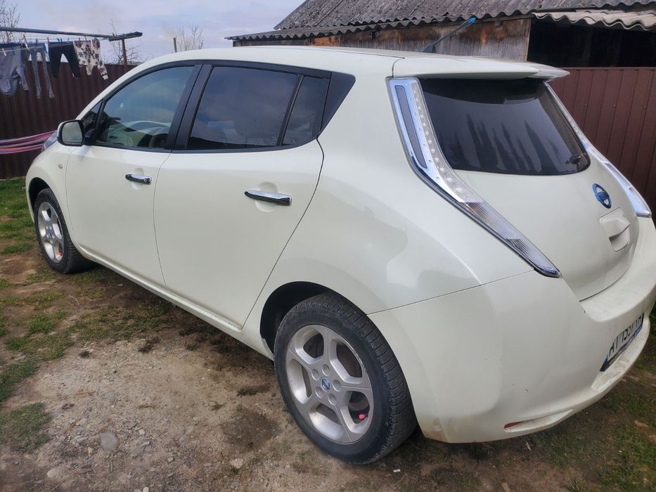 Nissan leaf 2011