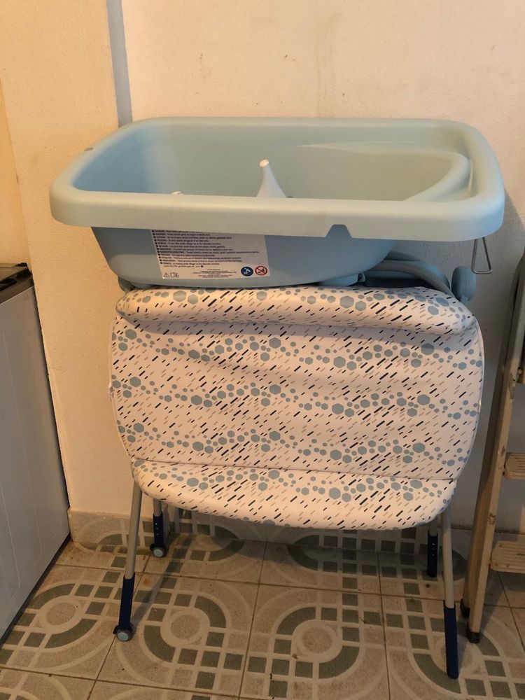 Banheira e muda-fraldas Chicco Cuddle, com suporte de banho