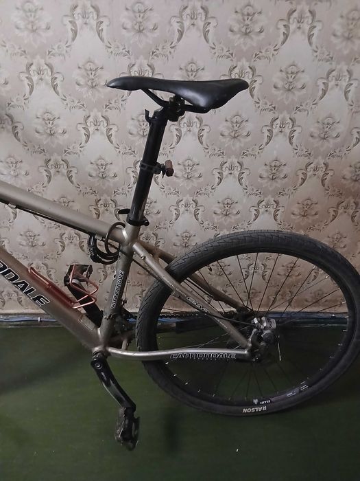 Продам велосипед Cannondale F7 серебряный