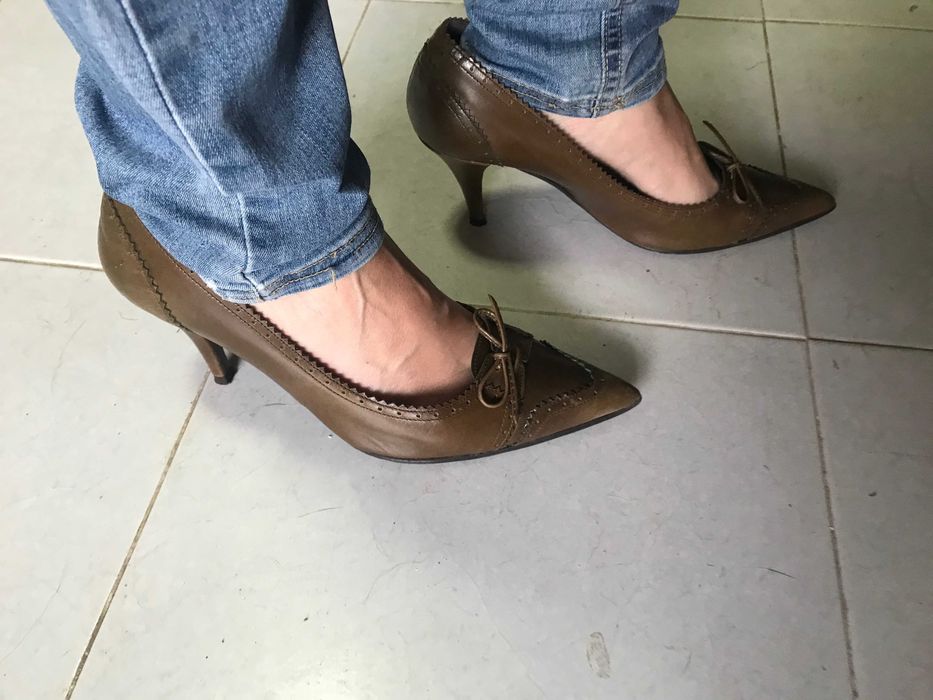 Sapatos de vários modelos