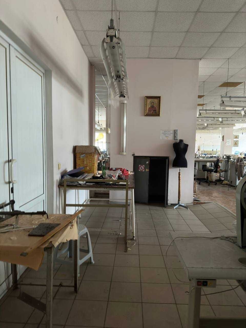 Действующая швейная фабрика в центре Поселка Котовского. 1V7