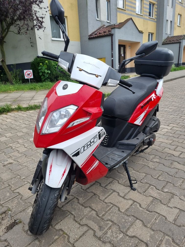 Skuter Zipp Quantum R 125  / 2 kaski / Rękawice / Zadbany