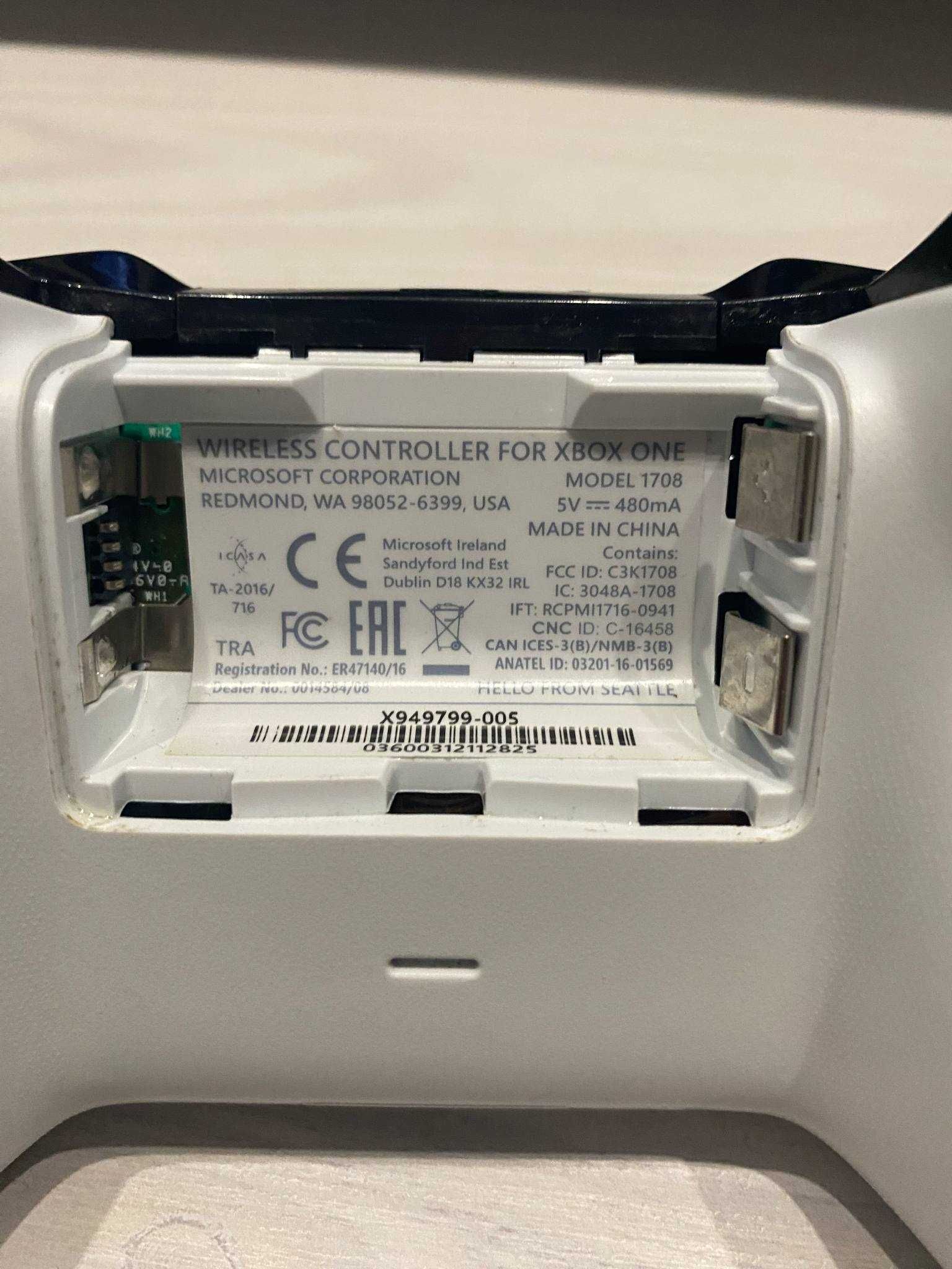Pad do konsoli Xbox One S/X Biały