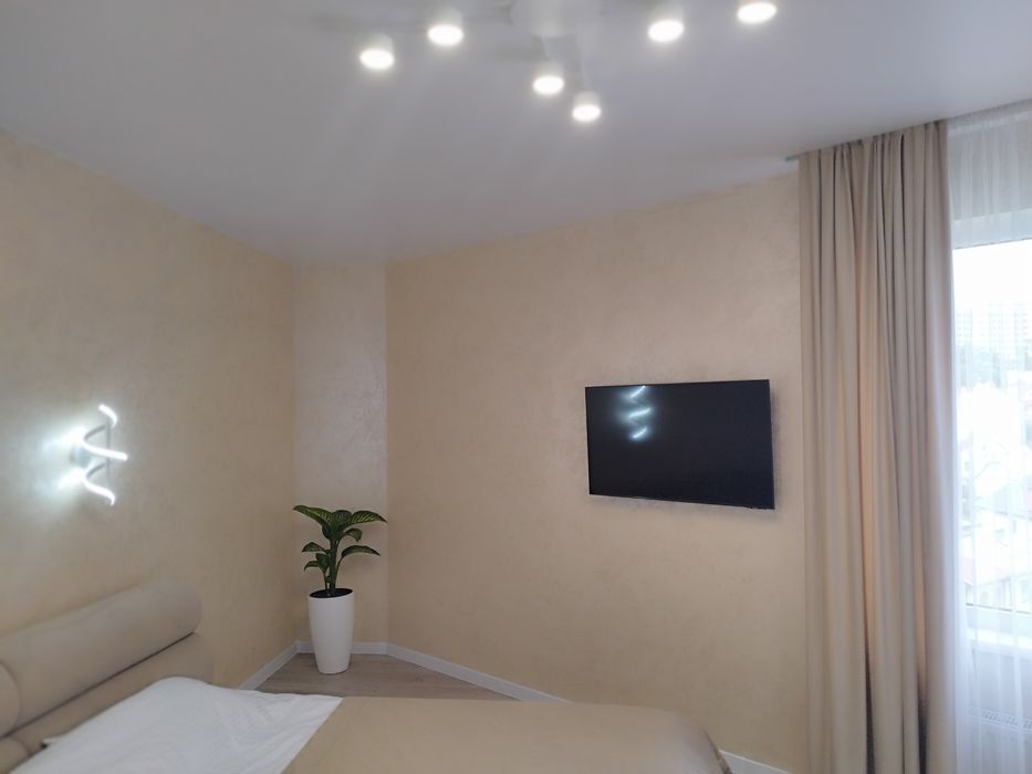 продам 2 кімнатну квартиру в центрі
