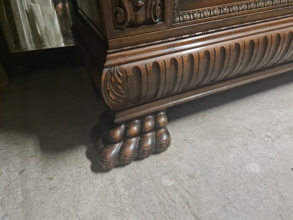 Biblioteka antyk lwie łapy