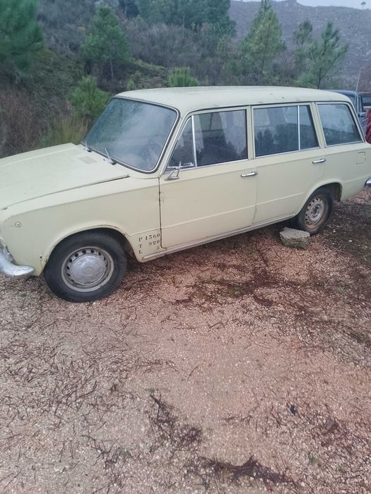 Clássicos antigos Fiat 124 van 1.2