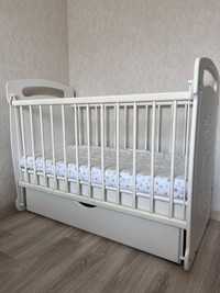 Продам дитяче ліжко з маятником+ матрац. Ціна 3500 грн.