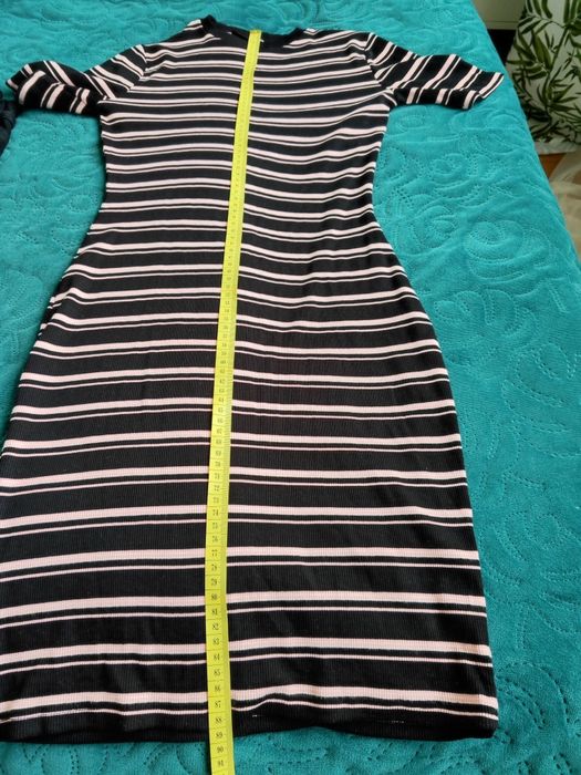 Obcisła sukienka Taily Weijl - XS