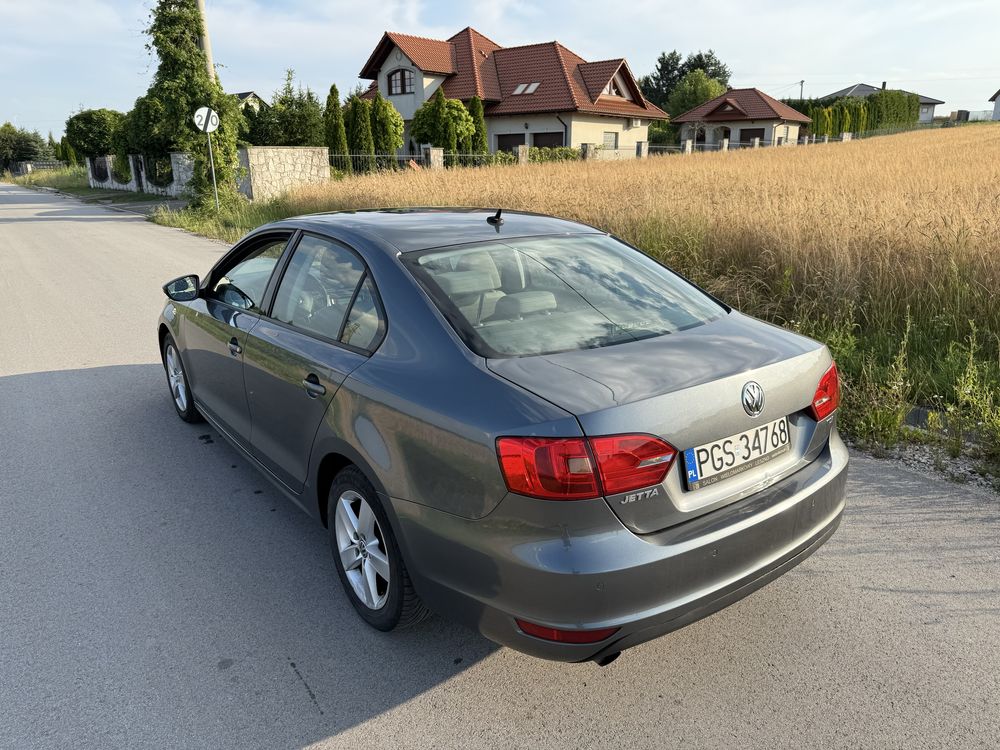 Volkswagen Jetta 1.6 TDI 2011r 105KM