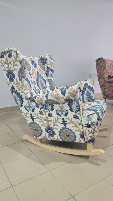 Fotel uszak bujany  hiszpański żakard drewniane nogi