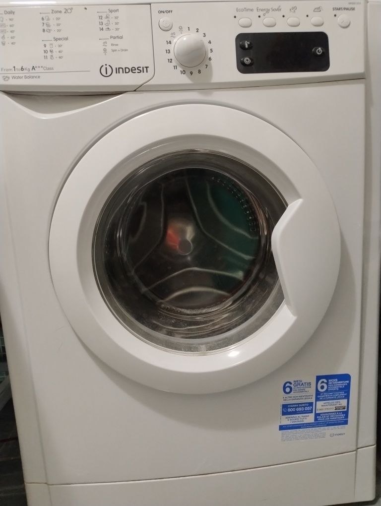 Пральна машина Indesit IWSE61253