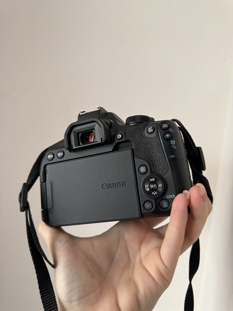 Фотоапарат Canon EOS 850D + обʼєктив kit