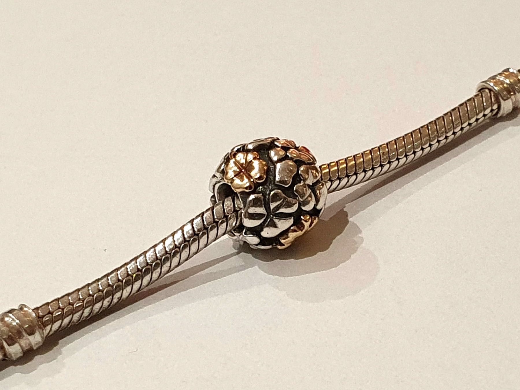 Pandora złoto 14K szczęśliwa czterolistna koniczynka oryginalny charms