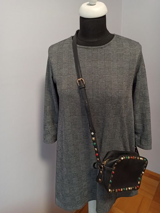 Sukienka w kratkę Stradivarius