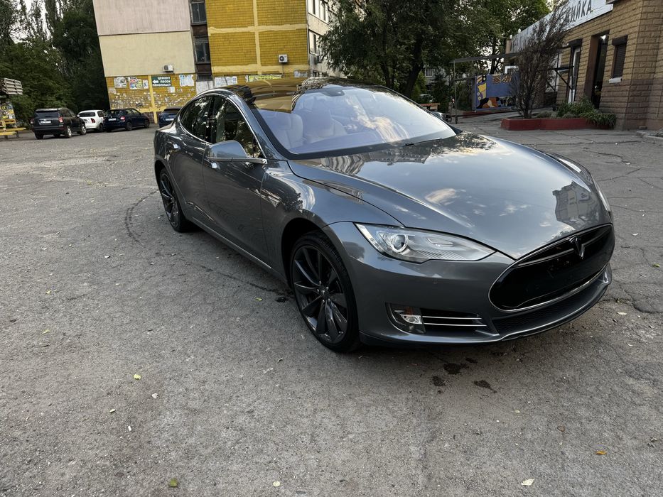Tesla Model S 85 квт
