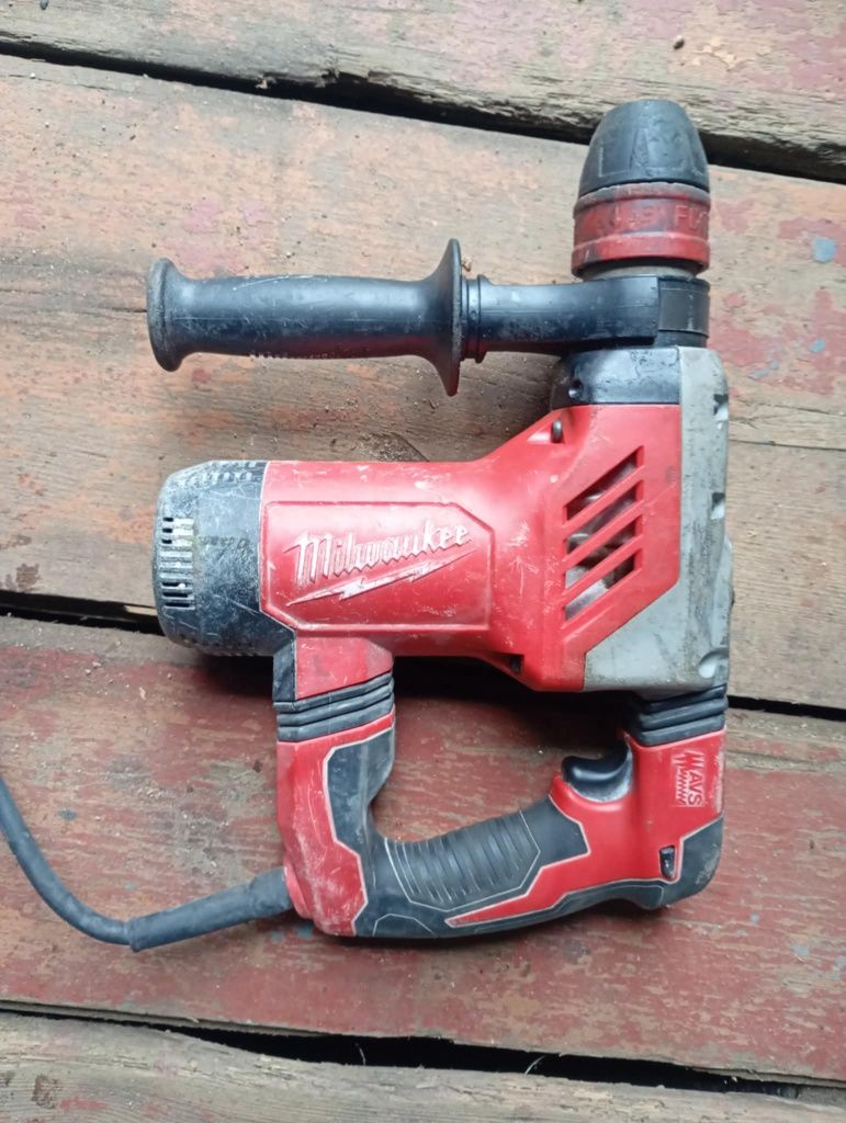 Młotowiertarka Milwaukee PLH 28 XE