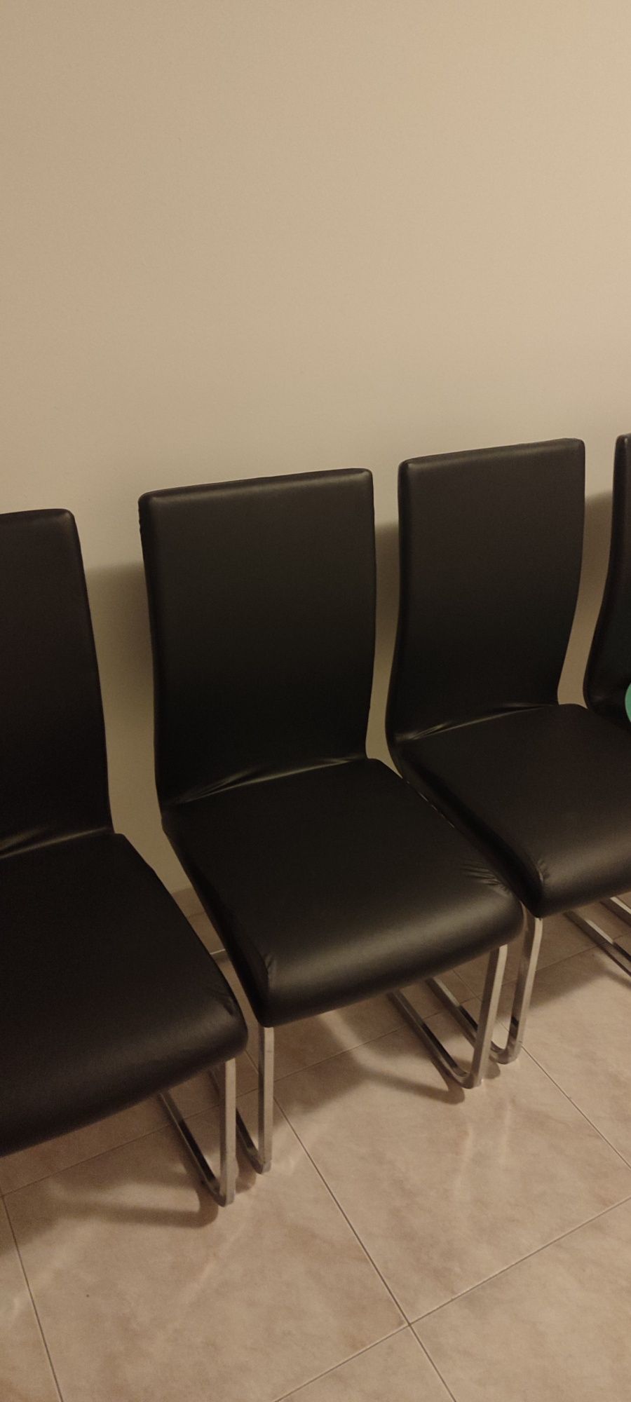 Mesa com Cadeiras de sala