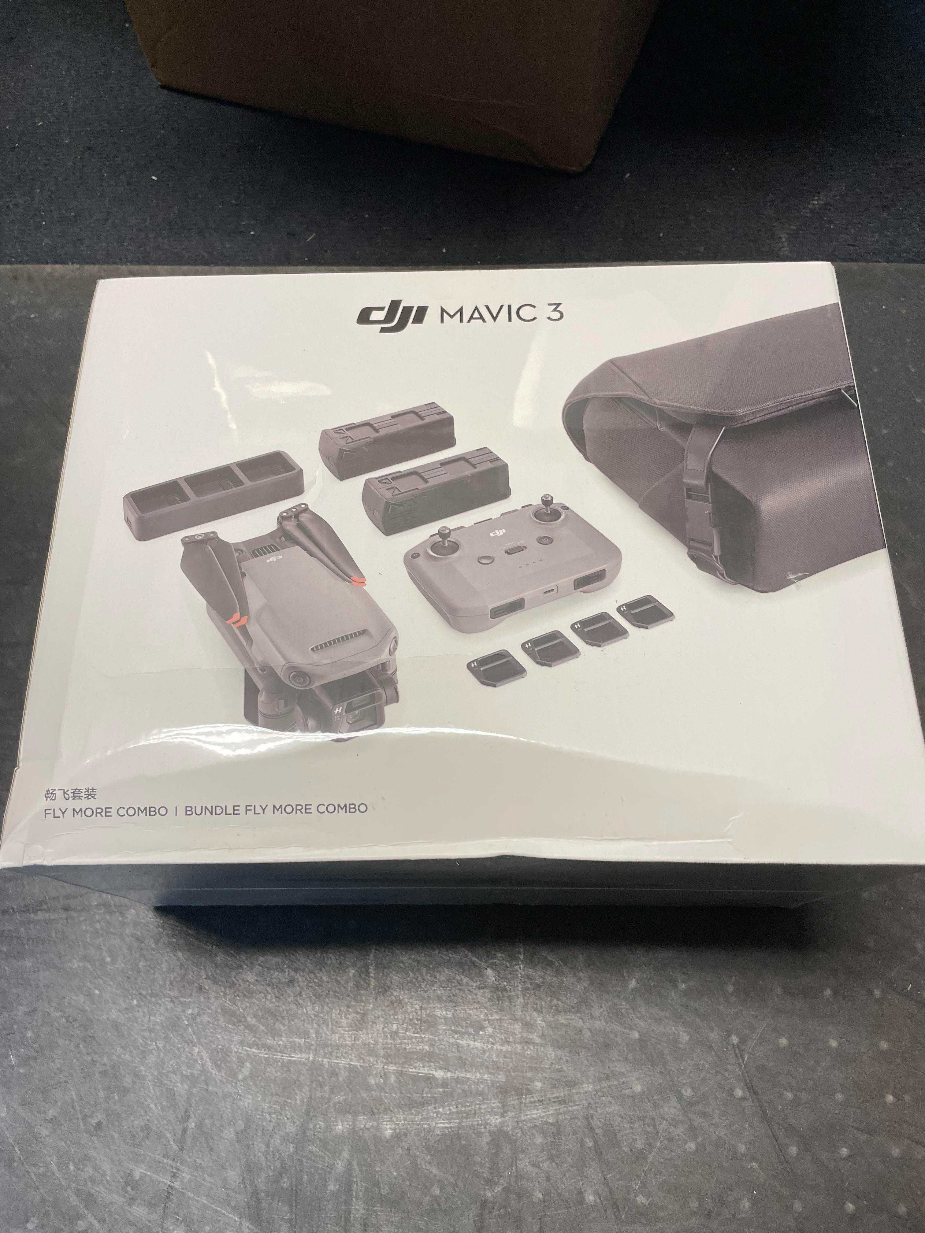 Квадрокоптер дрон DJI Mavic 3