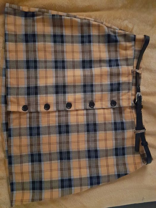 Spódniczka w kratkę z guziczkami New look
