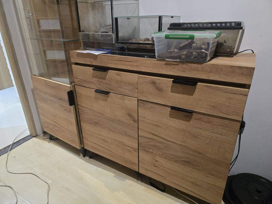 Zestawie mebli szafa, komoda, gablota