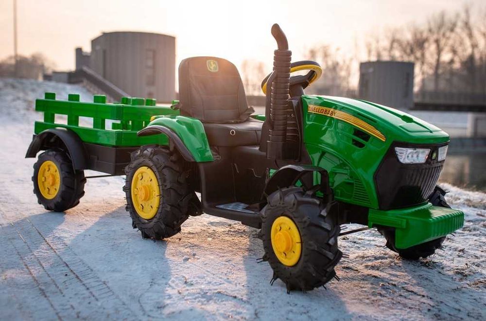 Traktor JOHN DEERE z przyczepą firmy Peg Perego